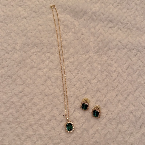 Vintage Gold Tone Simulated Diamonds & Emerald Pendant & Studd Earrings - Picture 1 of 7